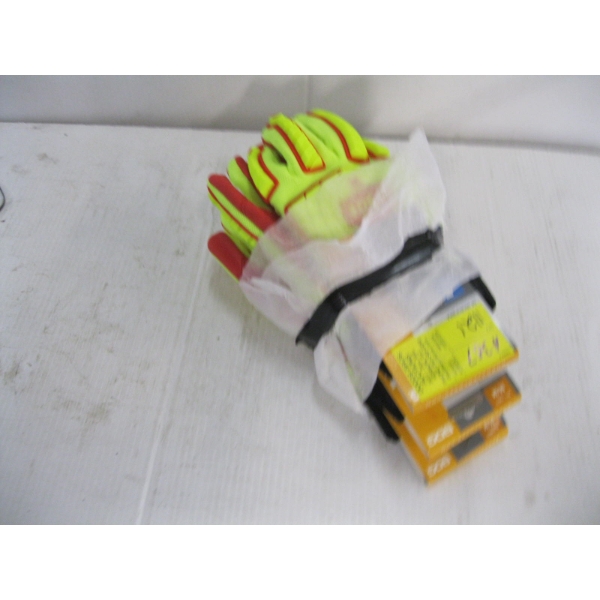 3 PAIR OF SZ M GLOVES