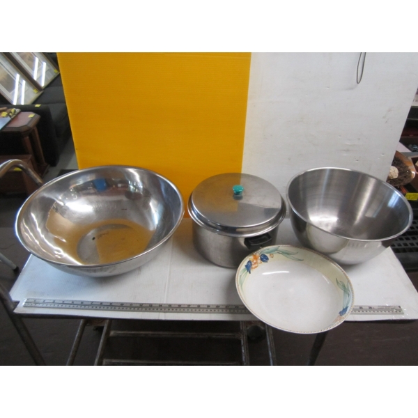 LG. STAINLESS MIXING BOWLS & A POT