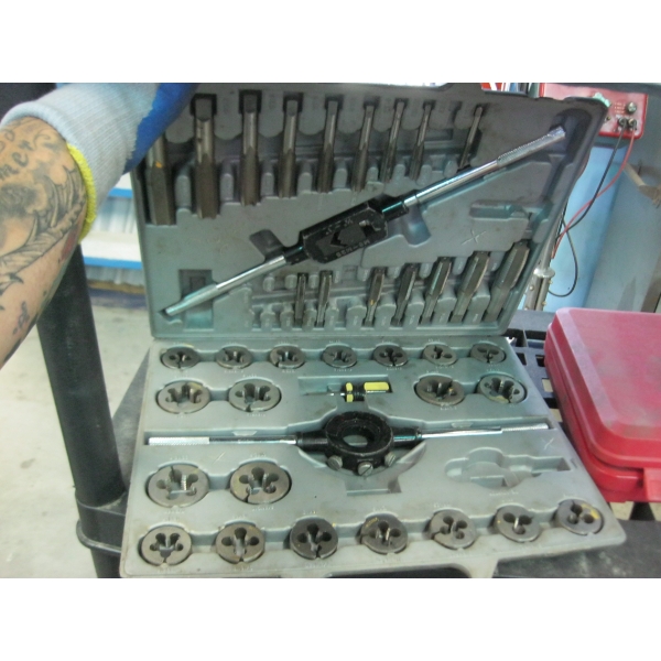 LG. INCOMPLETE TAP & DIE SET