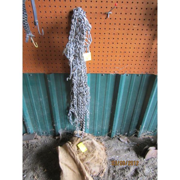 2 PAIRS OF TIRE CHAINS