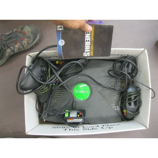 XBOX W/CONTROLLERS