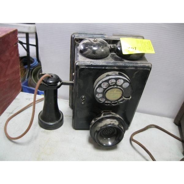 VINTAGE TELEPHONE W/HAND PIECE & DIAL