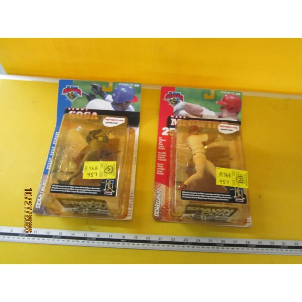 2 BASEBALL FIGURINES - SOSA & MCGUIRE