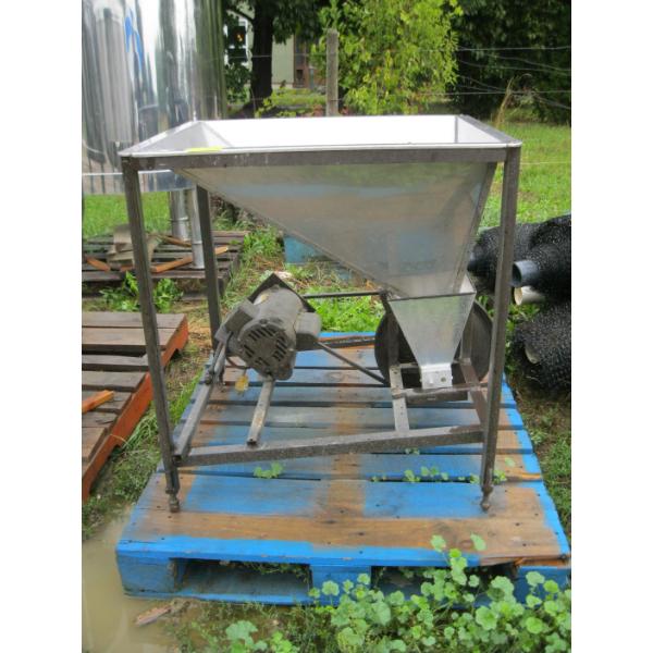 GRAIN GRINDER W/BALDER 1/4HP ELECTRIC MOTOR