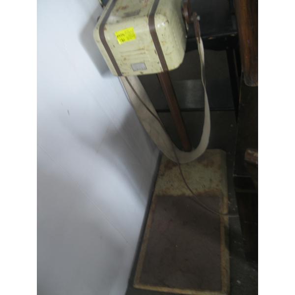 ANTIQUE EXERCISE MACHINE