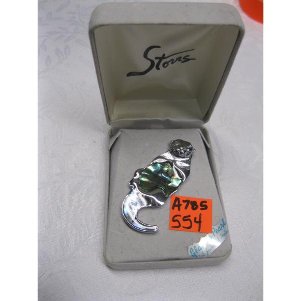 GLACIER PEARL OTTER BROACH