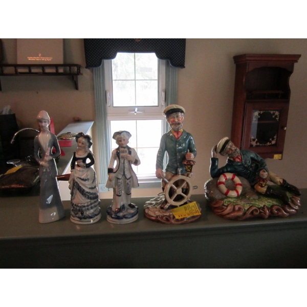 5 FIGURINES