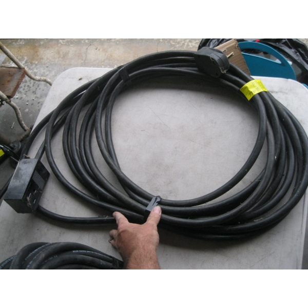 HEAVY DUTY 220V EXTENSION CORD