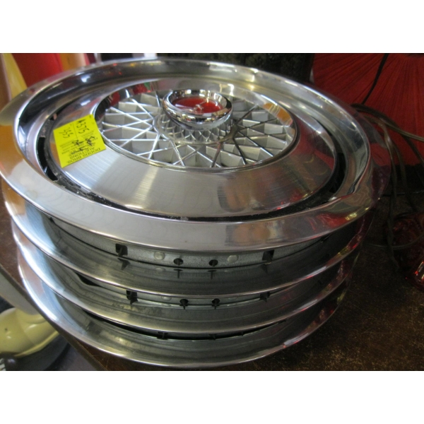 SET OF 4 MUSTANG HUBCAPS