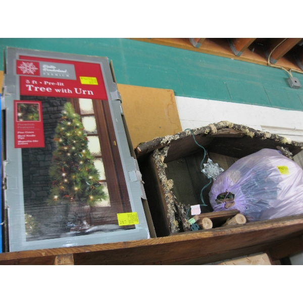 5' PRELIT TREE W/URN, MANGER & ACCESS.