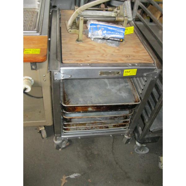 LOW TRAY STAND ON CASTORS W/7 TRAYS