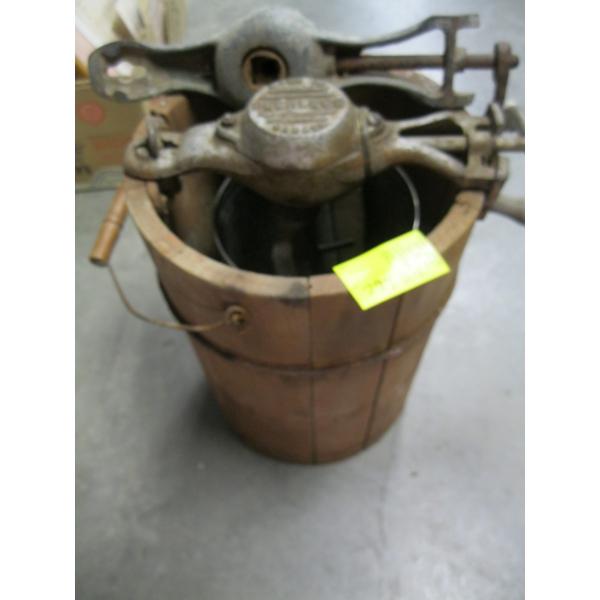 ICE CREAM MAKER