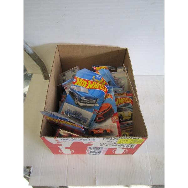 20 HOTWHEELS