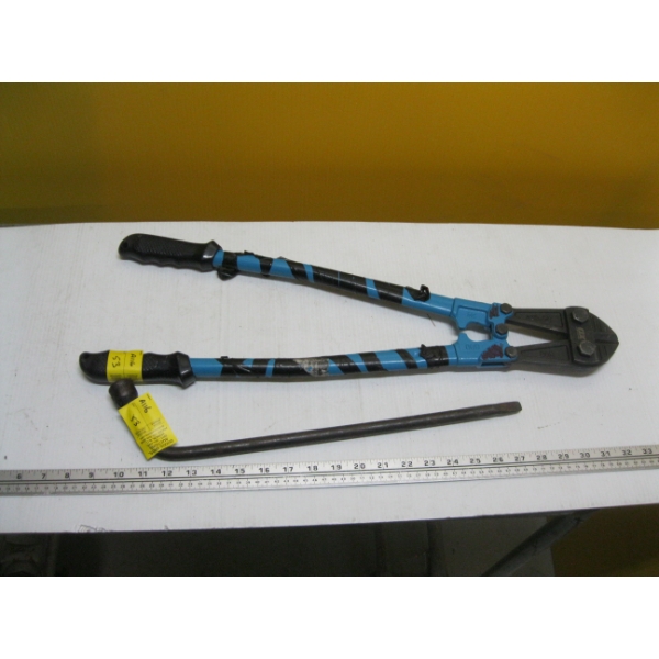 PAIR OF BOLT CUTTERS & A TIRE IRON