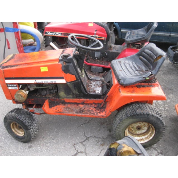 ALICE CHALMERS GARDEN TRACTOR (CONDITION UNKNOWN)
