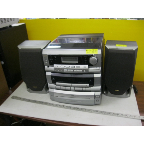 TECH BOOKSHELF STEREO W/TURNTABLE