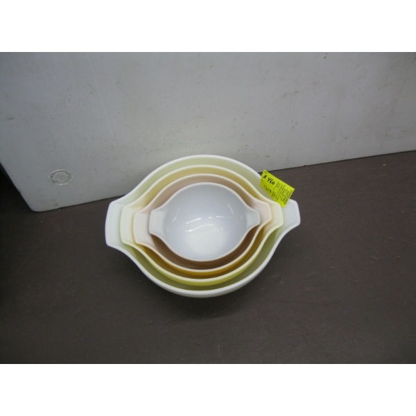 4 PIECE PYREX MIXING BOWL SET