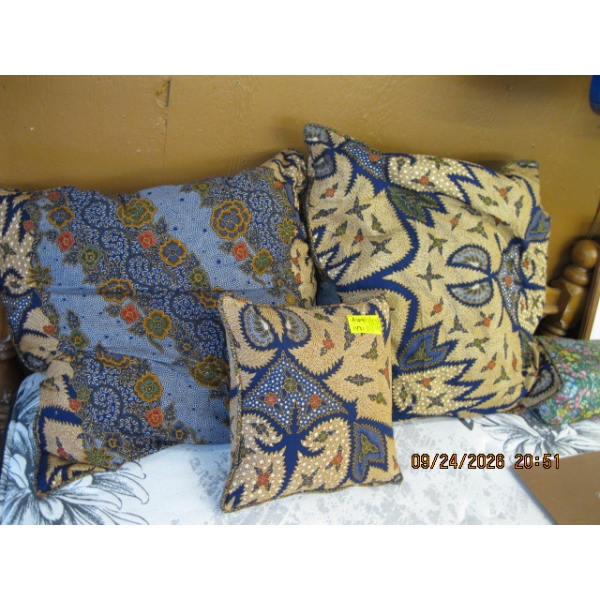 3 PILLOWS