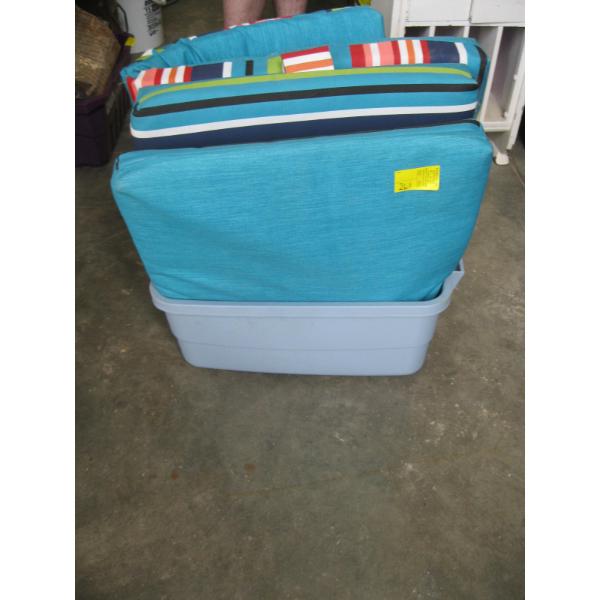 BIN W/2 PATIO CHAIR PADS