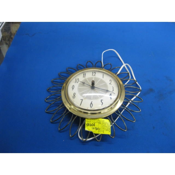 VINTAGE CLOCK - WORKS