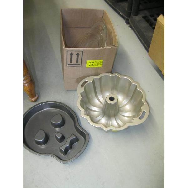 BOX OF ASST'D BAKING PANS, PIE PLATES, ETC.
