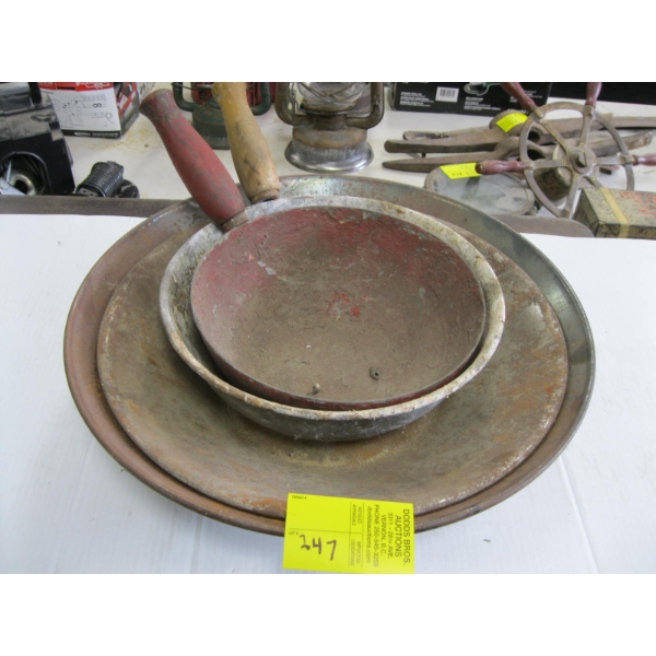 2 GOLD PANS & 2 HANDLED POTS
