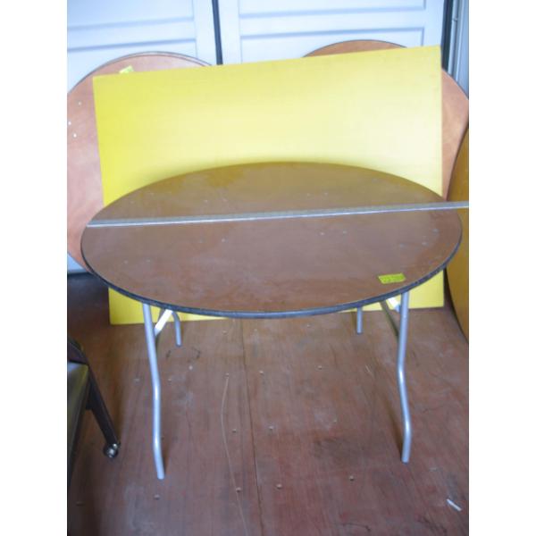 FOLDING ROUND TABLE