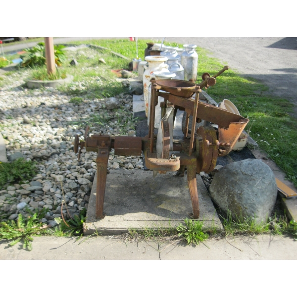 BELT DRIVEN GRAIN GRINDER