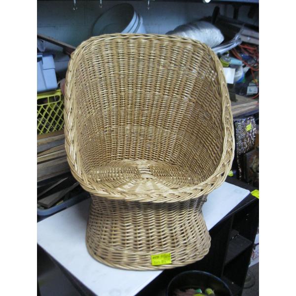 WICKER CHAIR