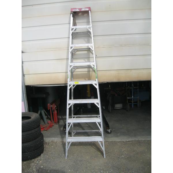 8' ALUMINUM STEPLADDER