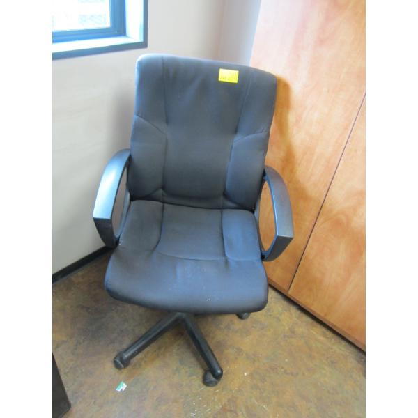 PADDED ROLLING COMPUTER CHAIR