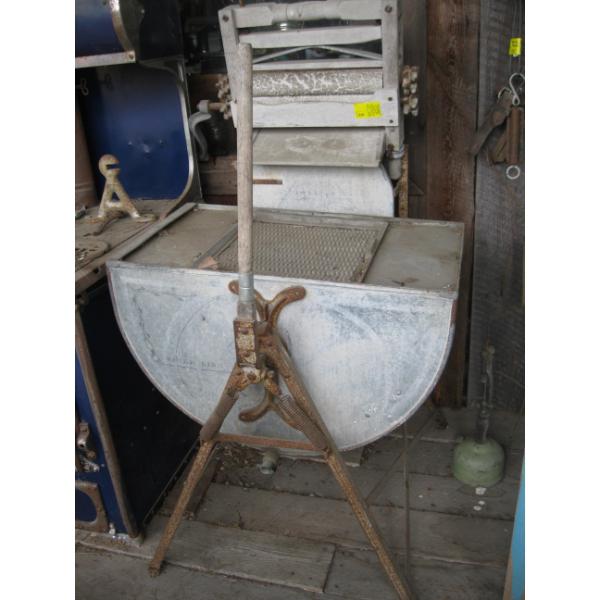 ROCKER TYPE WASHING MACHINE W/HAND CRANK WRINGER