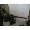 Image 2 : 2 HYDRAULIC BOTTLE JACKS