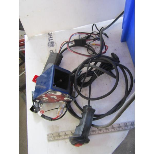 TOTE OF WINCH CONTROLLER, WINCH CABLE, ETC.