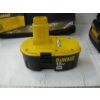 Image 2 : 2 DEWALT 18V BATTERIES W/CHARGER & 3 BAGS