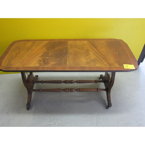 ANTIQUE COFFEE TABLE ON CASTORS