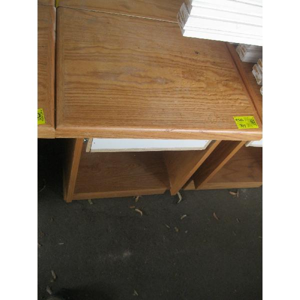 2 OAK NIGHTSTANDS W/DRAWERS