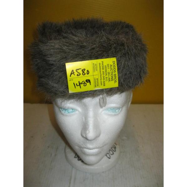 CLOTH HAT W/RACCOON TAIL