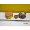 Image 2 : 3 SM. WICKER TYPE BASKETS - 2 ARE LIDDED