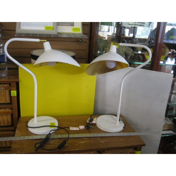 PAIR OF WHITE TABLE LAMPS