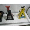 Image 3 : 2 AXLE STANDS, TRAILER HITCH, ETC.