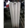 Image 4 : 2 STOOLS & A FLUORESCENT LIGHT FIXTURE