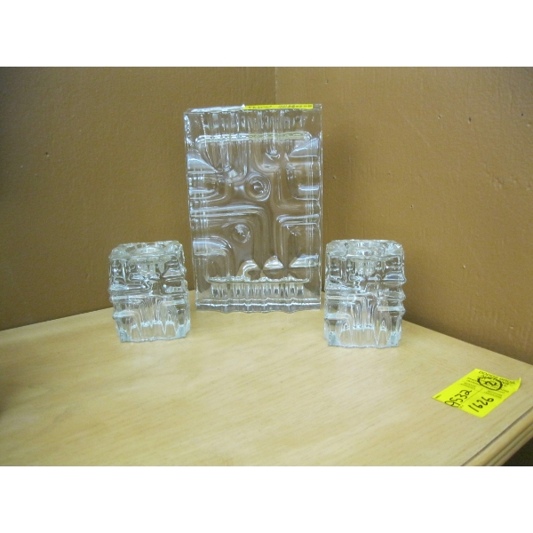 3 PIECES OF SWEDISH GLASS