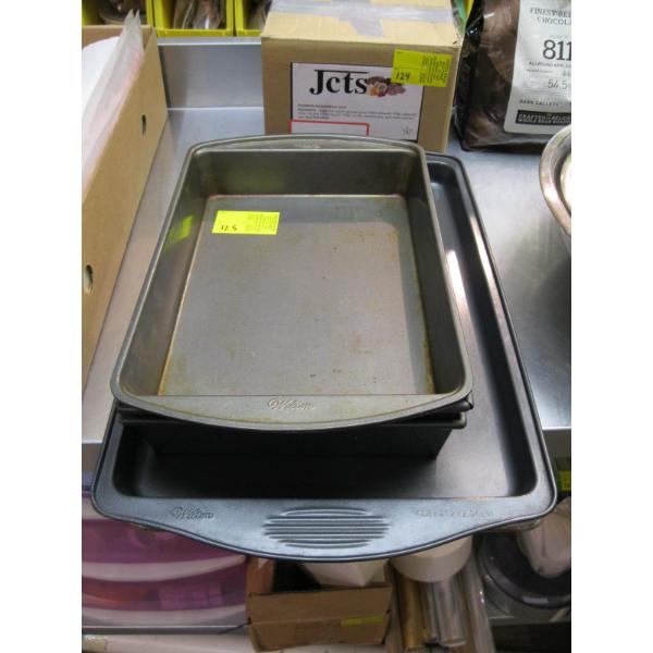 4 BAKING PANS & 5 SM. SHEET PANS