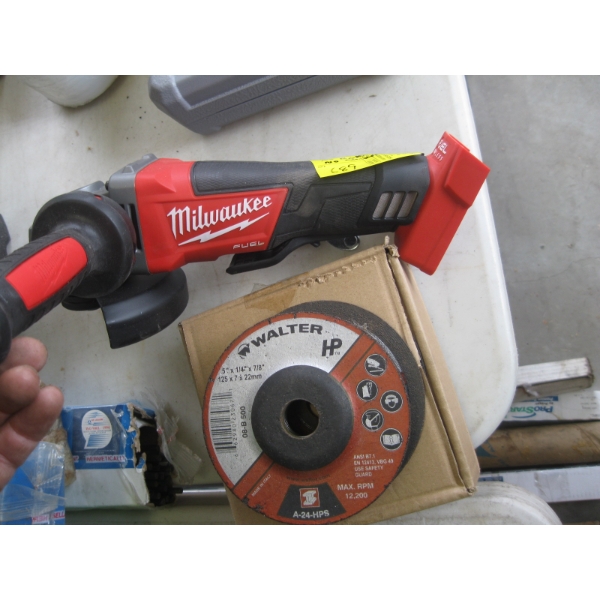 MILWAUKEE CORDLESS GRINDER W/ASST. DISCS