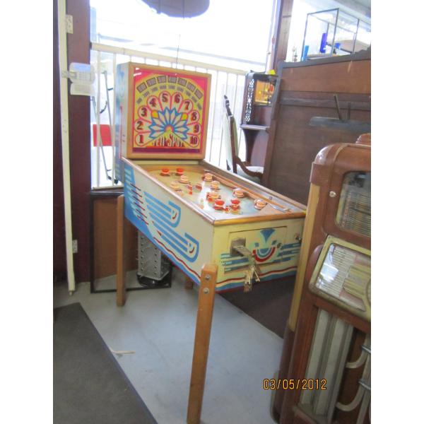 VINTAGE PINBALL GAME - NEEDS GLASS