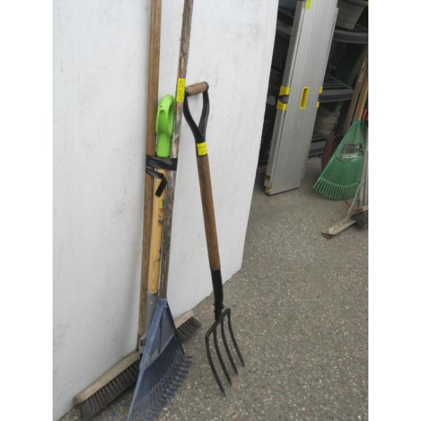BUNDLE OF ASST. GARDEN TOOLS