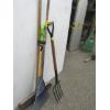 Image 1 : BUNDLE OF ASST. GARDEN TOOLS