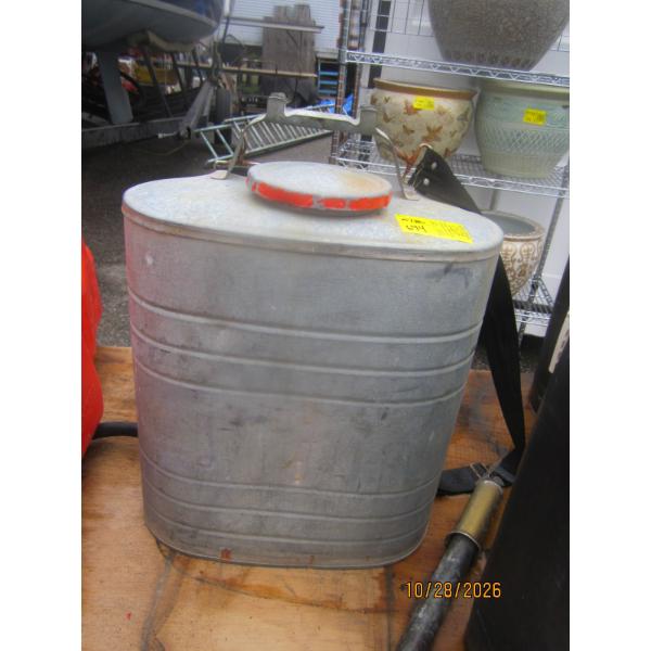 BACKPACK FIRE TANK W/PUMP SPRAYER