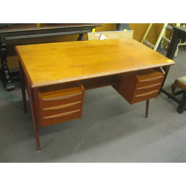 MID CENTURY MODERN TEAK OFFICE DESK W/UNIQUE RAISED TOP